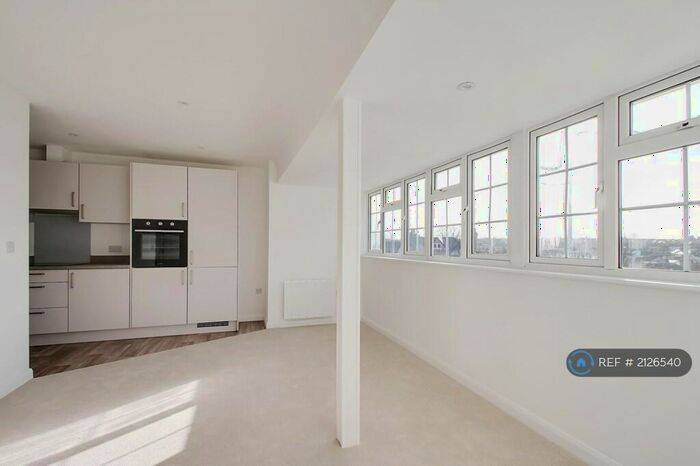 1 Bedroom Flat To Rent In Parrock Road, Gravesend, DA12