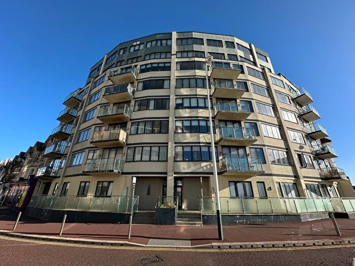 3 Bedroom Flat To Rent In De La Warr Heights, Marina, Bexhill, TN40