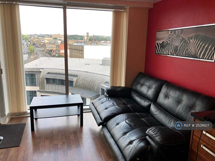 2 Bedroom Flat To Rent In Leeds Road, Bradford, BD1