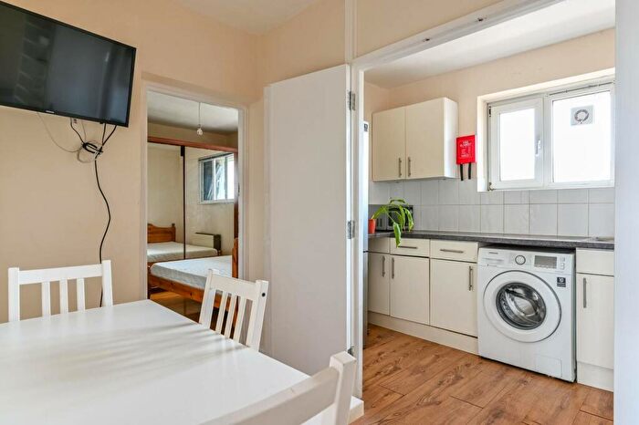 3 Bedroom Flat To Rent In Hampstead Road, Camden, London, NW1