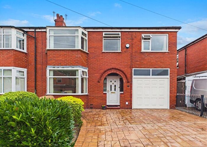 4 Bedroom Semi-Detached House For Sale In Valdene Drive, Worsley, Manchester, M28