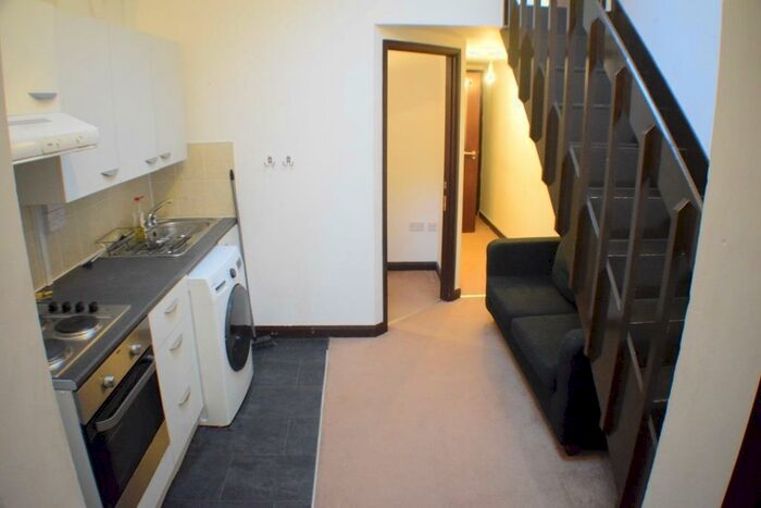 2 Bedroom Flat To Rent In St. Mary's Road, London, SE25