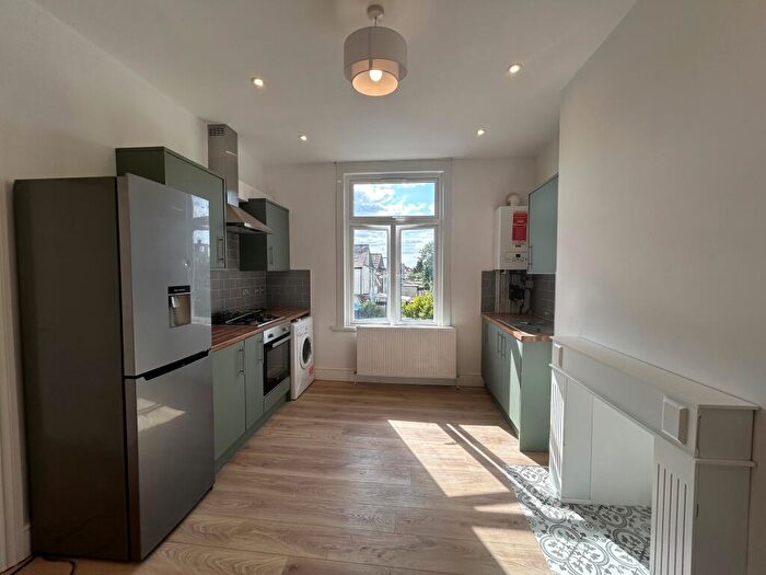 3 Bedroom Flat To Rent In Cranbrook Road, Ilford, IG1