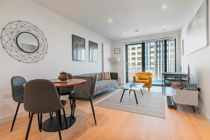 2 Bedroom Flat To Rent In Marco Polo Tower, Bonnet Street, London, E16