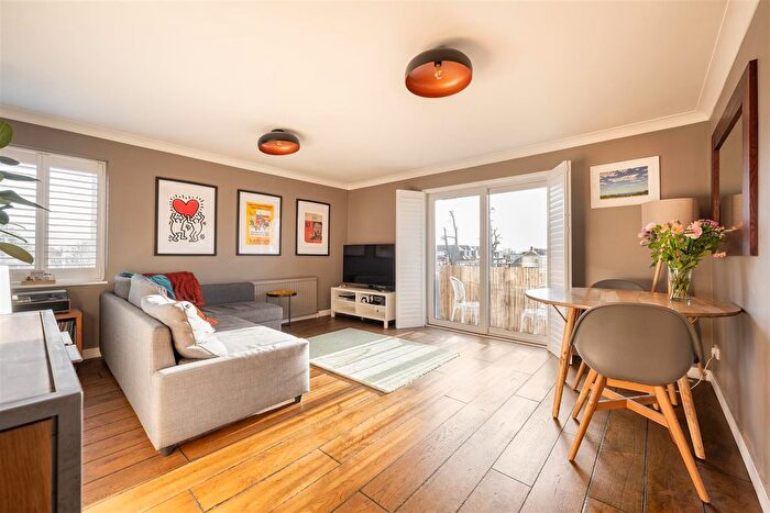 2 Bedroom Flat For Sale In New Wanstead, Wanstead, E11