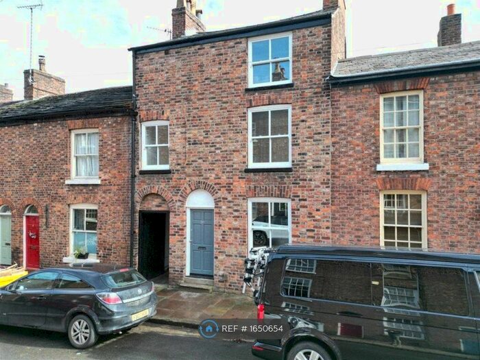 4 Bedroom Terraced House To Rent In St. Georges Street, Macclesfield, SK11