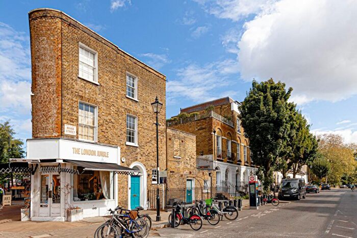 2 Bedroom Flat For Sale In Amwell Street, London, EC1R