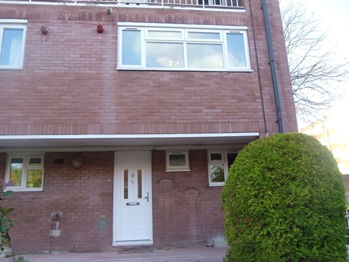 3 Bedroom Maisonette To Rent In Cedar Gardens, Sutton, SM2