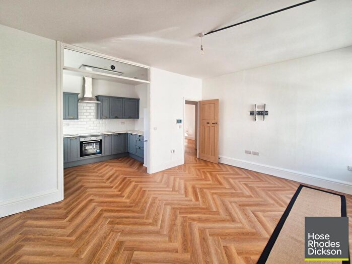 2 Bedroom Apartment To Rent In Avenue Road, Freshwater, PO40