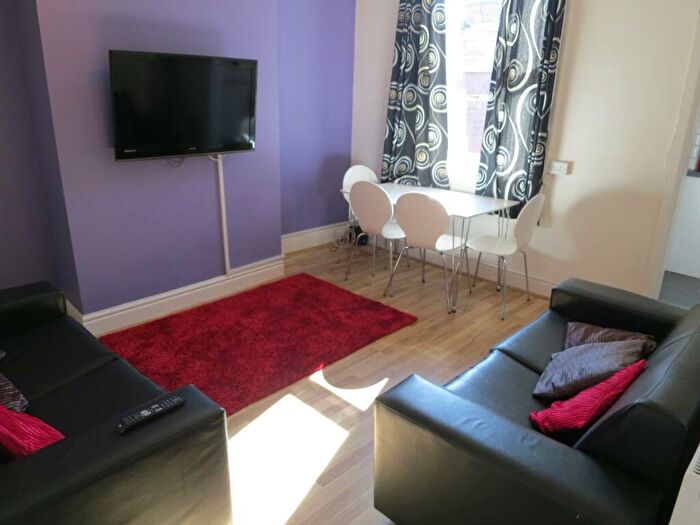 4 Bedroom Terraced House To Rent In £ Pppw, Patten Street, Withington, M20