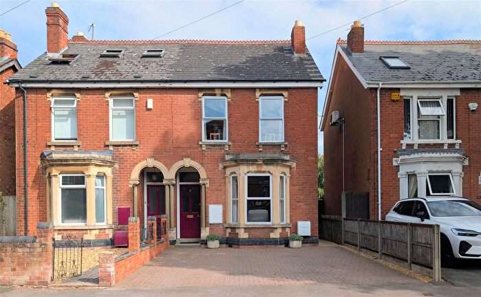3 Bedroom Semi-detached House For Sale In Lansdown Road, Gloucester, GL1