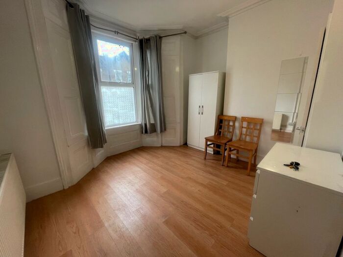 Studio To Rent In Tynemouth Road, London, N15