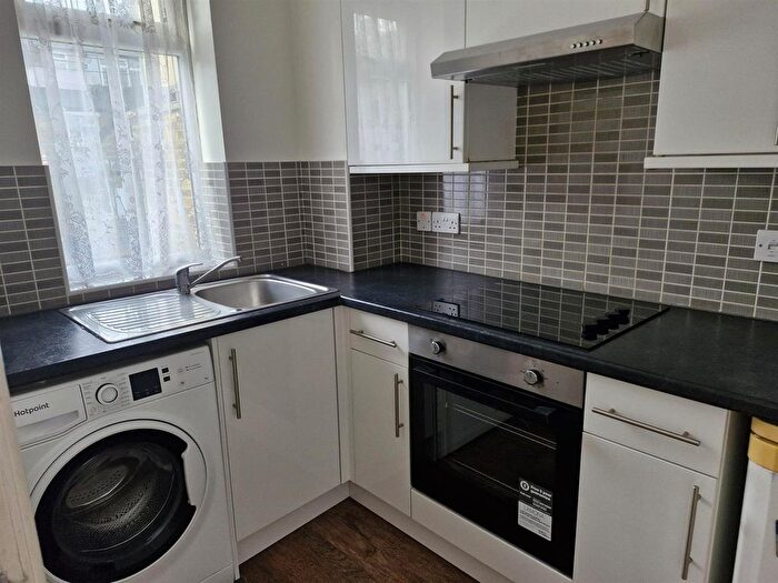 Studio To Rent In Rock Street, London, N4