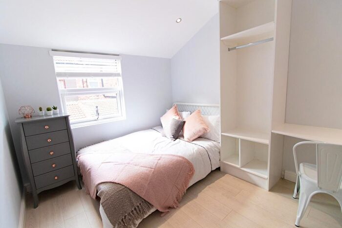 6 Bedroom Terraced House To Rent In , Halsbury Road, Liverpool, L6