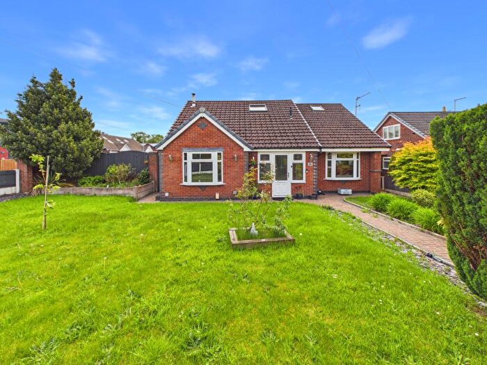 4 Bedroom Bungalow For Sale In Heathfield Drive, Tyldesley, M29