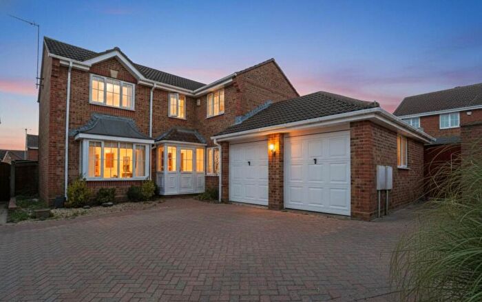 5 Bedroom Detached House For Sale In Waytown Close, Poole, BH17