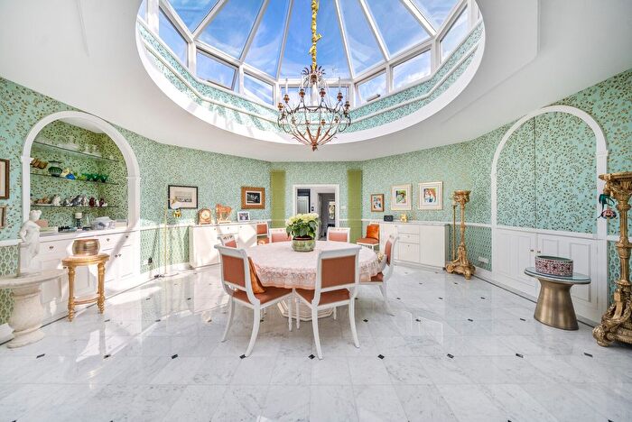 3 Bedroom Flat For Sale In The Mansion, Ottershaw Park, Ottershaw, KT16