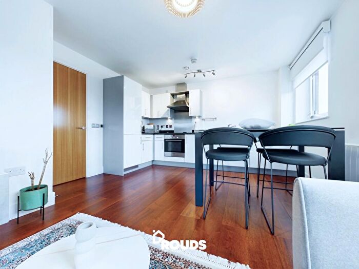 2 Bedroom Flat To Rent In Apartment, Bell Barn Road, Birmingham, West Midlands, B15