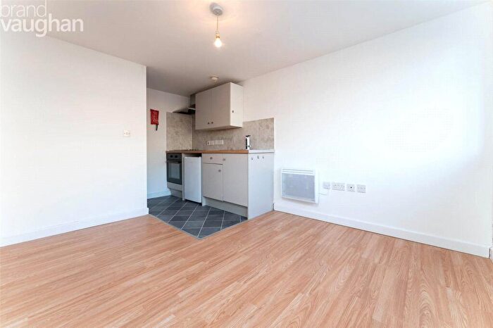 Flat To Rent In Railway Road, Newhaven, East Sussex, BN9