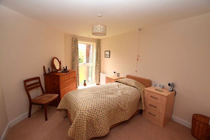 1 Bedroom Flat For Sale In Austen Place, Lower Turk Street, Alton, Hampshire, GU34