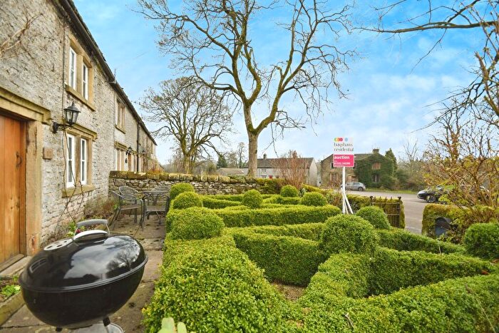 2 Bedroom Character Property For Sale In The Square, Middleton-By-Youlgrave, Bakewell, DE45