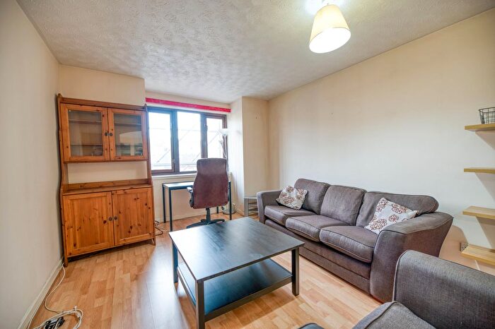 2 Bedroom Flat To Rent In South Lorne Place, Edinburgh, EH6