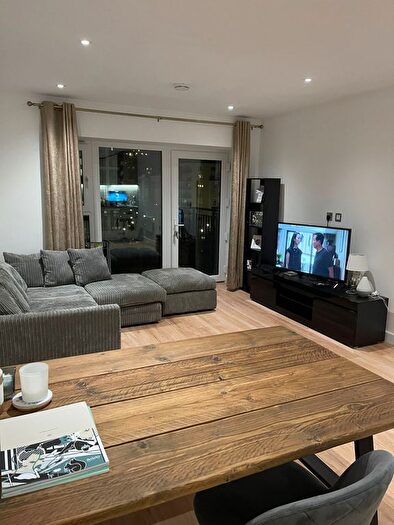 3 Bedroom Flat To Rent In Fermont House, Beaufort Square, London, NW9