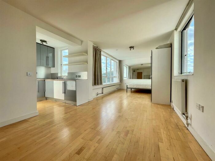 Apartment To Rent In Avenue Heights, N6