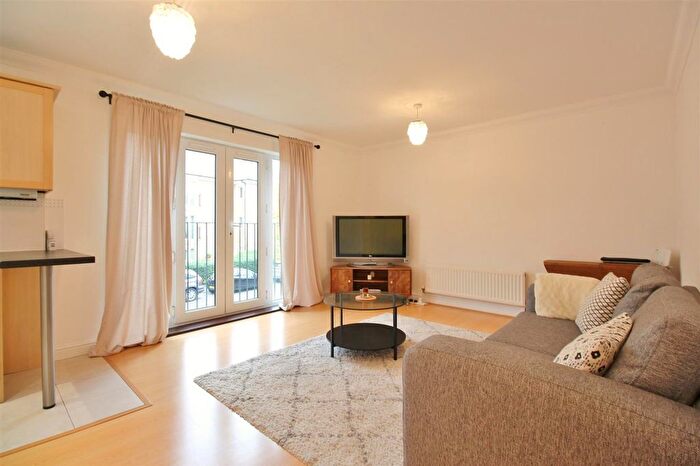 1 Bedroom Flat To Rent In White Lodge Close, Isleworth, TW7