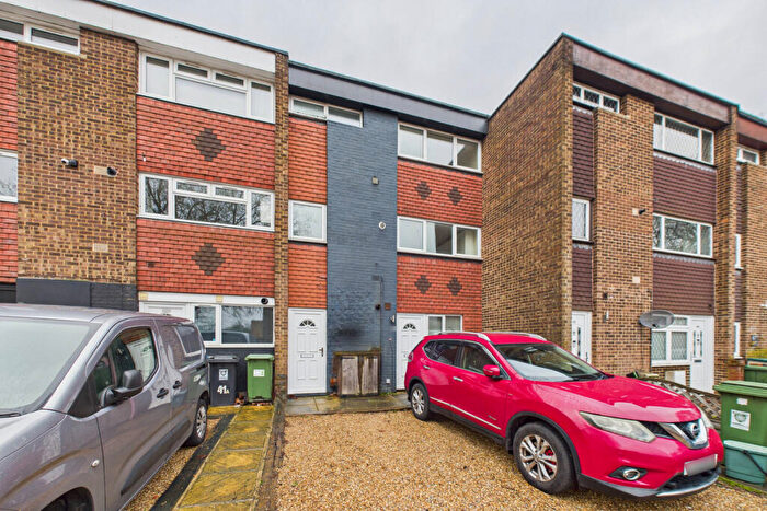 3 Bedroom Maisonette For Sale In Westerdale, Hemel Hempstead, HP2