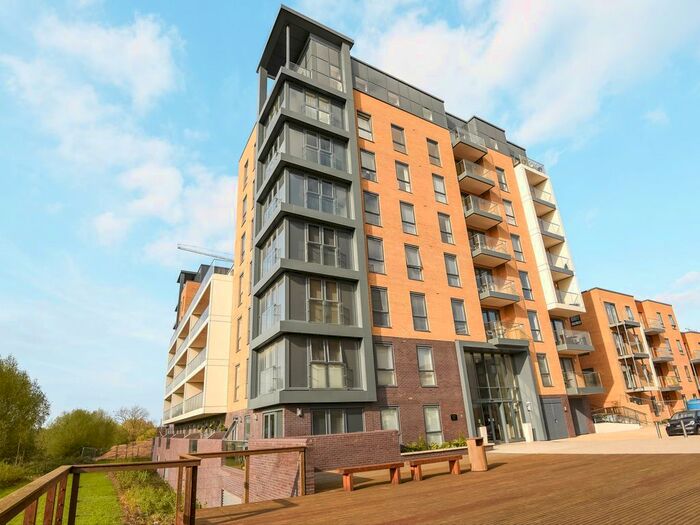 2 Bedroom Flat To Rent In Skylark House, Drake Way, Reading, RG2