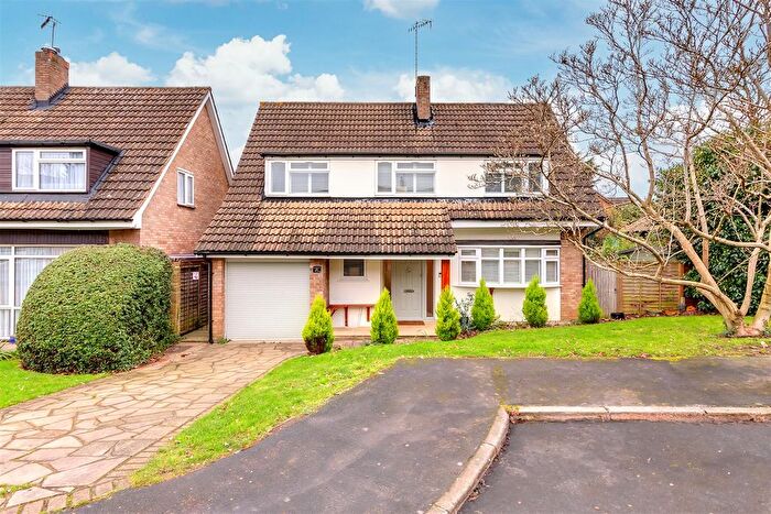 4 Bedroom Detached House For Sale In Chiltern Close, Bushey, WD23