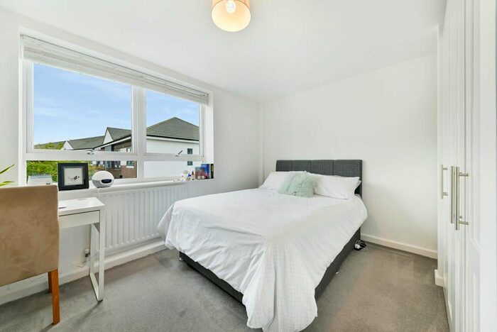 2 Bedroom Flat To Rent In Kew Bridge Court, London, W4