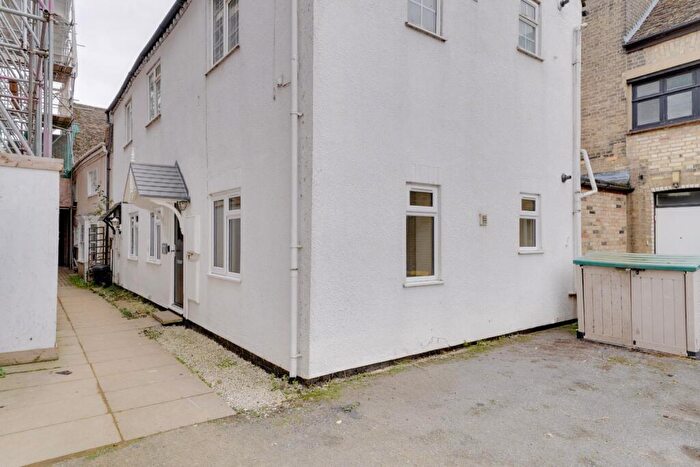 2 Bedroom Apartment For Sale In White Hart Court, St. Ives, Cambridgeshire, PE27