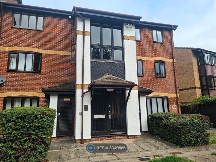 1 Bedroom Flat To Rent In Pennyroyal Court, Reading, RG1