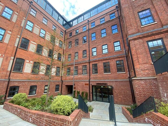 2 Bedroom Flat To Rent In Memorial Avenue, Slough, SL1