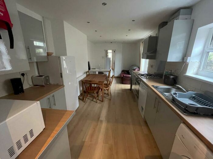 5 Bedroom House To Rent In Llantrisant Street, Cathays, Cardiff, CF24