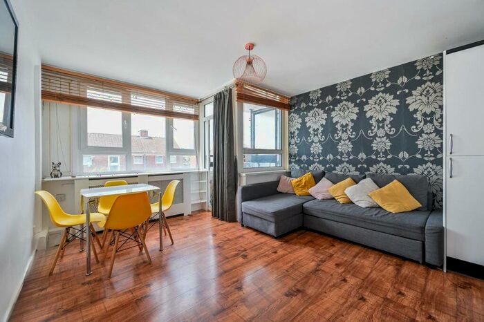 1 Bedroom Flat To Rent In Rowan Court, Garnies Close, Peckham, London, SE15