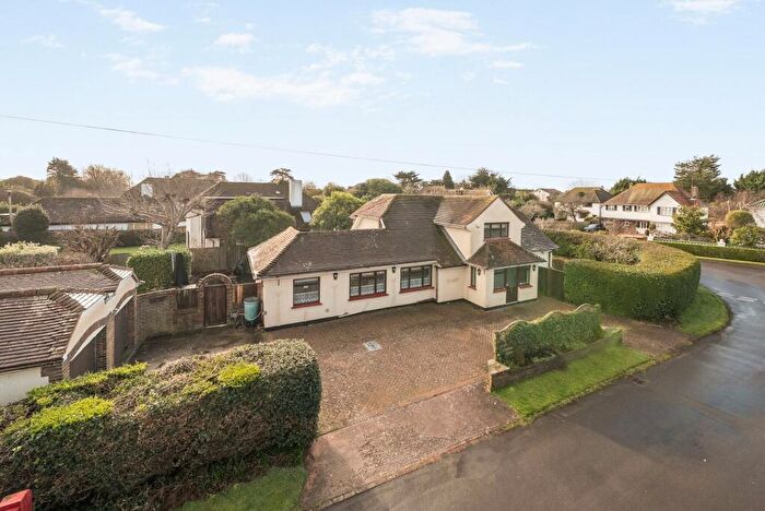 4 Bedroom Detached House For Sale In South Walk, Middleton-On-Sea, PO22