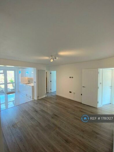 3 Bedroom Maisonette To Rent In Lovat Close, London, NW2