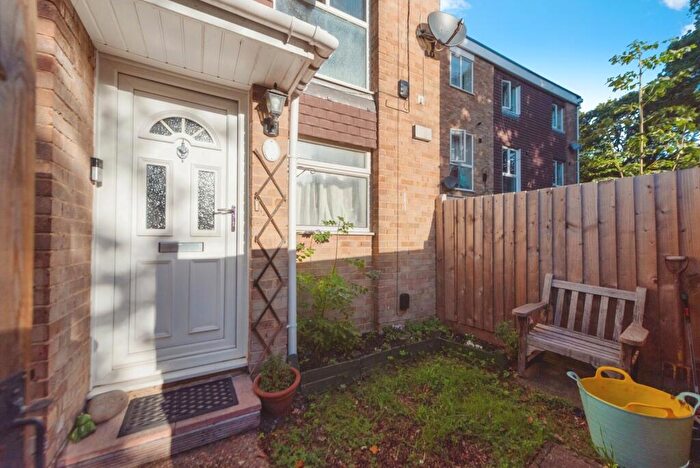 2 Bedroom Flat For Sale In Tickleford Drive, Southampton, Hampshire, SO19