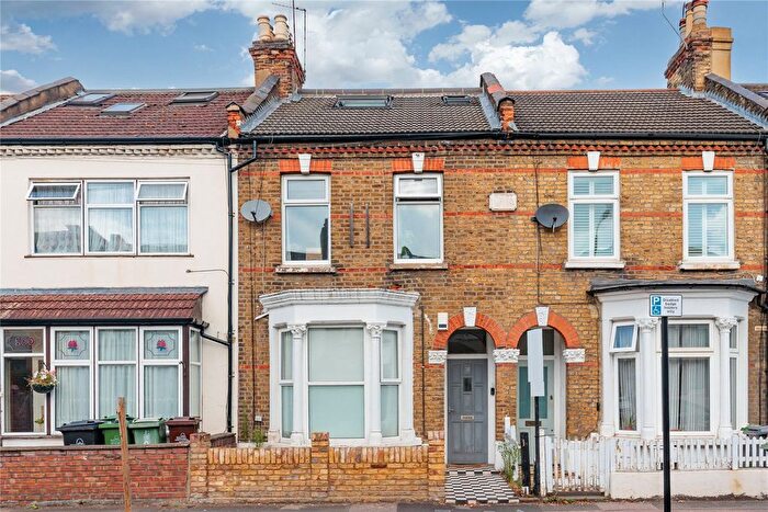 2 Bedroom Flat To Rent In Queens Road, Walthamstow, London, E17