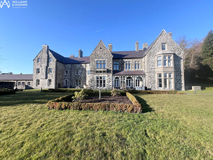 2 Bedroom Apartment For Sale In Plas Y Coed, Bangor, Gwynedd, LL57