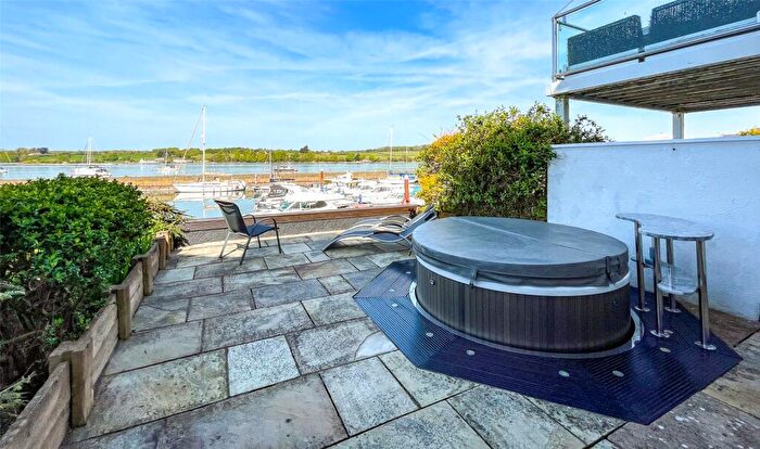 3 Bedroom Terraced House For Sale In Hen Gei Llechi, Y Felinheli, Gwynedd, LL56