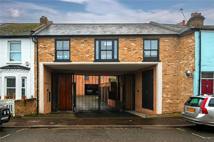 2 Bedroom Flat For Sale In Sandycombe Road, Richmond, TW9