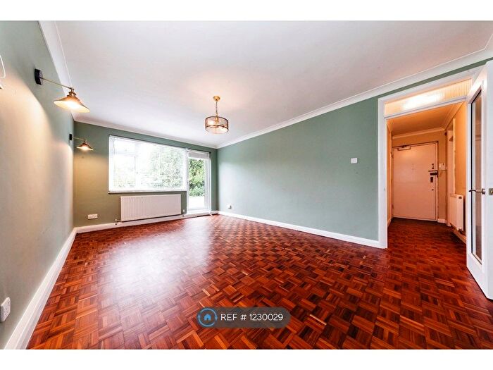 2 Bedroom Flat To Rent In Embassy Gardens, Beckenham, BR3