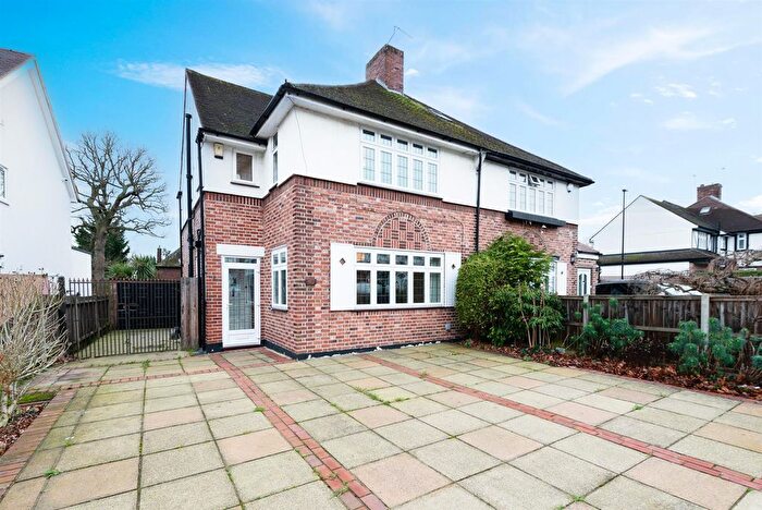 3 Bedroom Semi-Detached House To Rent In Colepits Wood Road, London, SE9