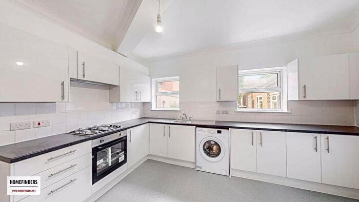 4 Bedroom Flat To Rent In Well Street, Hackney, E9