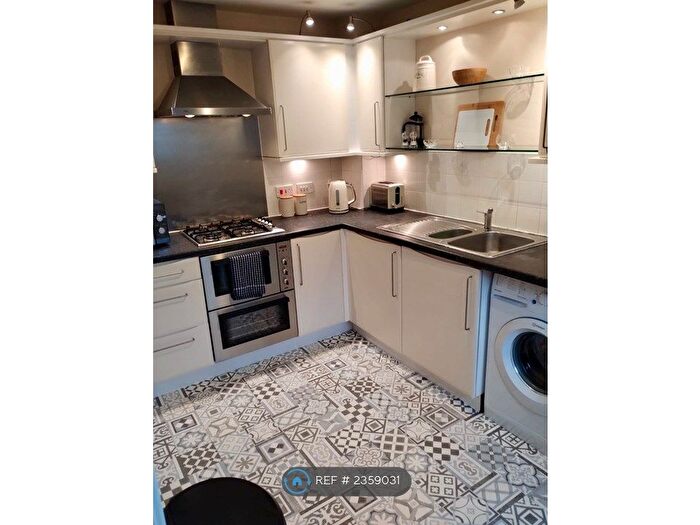 2 Bedroom Flat To Rent In Avenuepark Street, Glasgow, G20