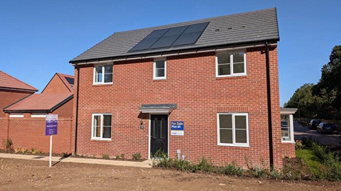 4 Bedroom Detached House For Sale In Cooper Close, Bordon, Hampshire, GU35